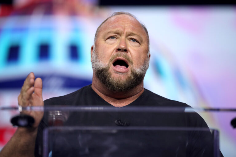 'F*cking Idiot' Alex Jones Gets Slammed For Thoughts On School Shooting 8