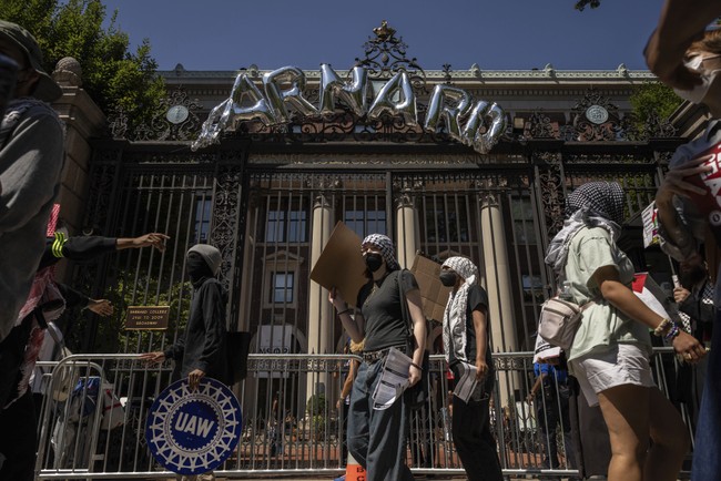 Pro-Hamas Students Take Over Barnard Library, Police Called In (Update) 17