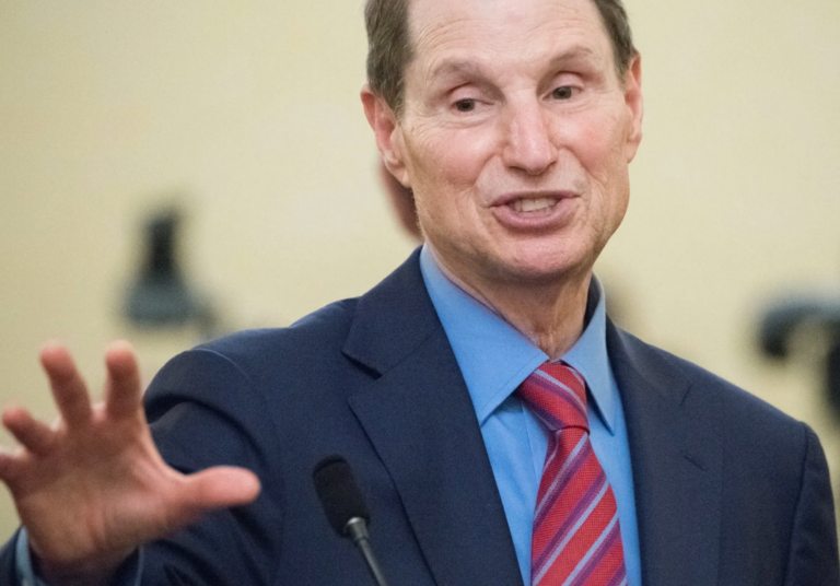 Ron Wyden Doing What Every Dem Should Do For Donald's Address To Congress 3