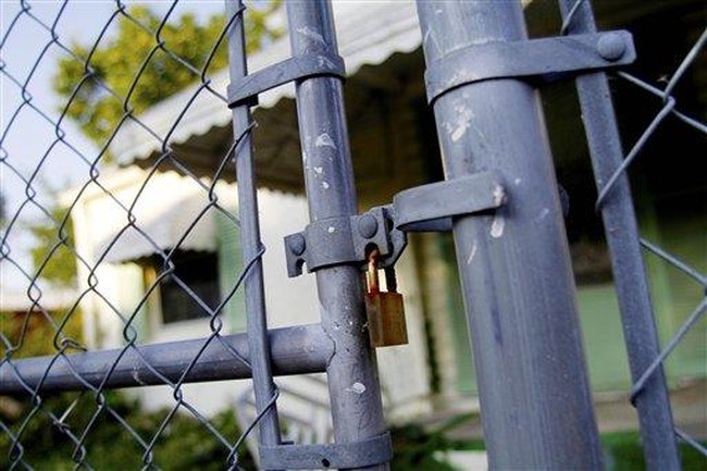 New York Business Owner Outwits City with a Fence 12 New York Business Owner Outwits City with a Fence 12