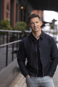 Rachel Scott and James Longman will co-anchor a daily ABC News streaming program for Disney + 7