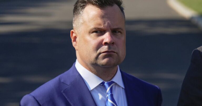 A Trump donor, now a regulator, leads effort to accuse president's foes of mortgage fraud 1