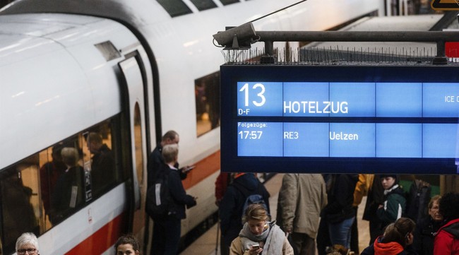 When Germans Happily Cut Their Own Throats - Hamburg VOTES to 'Deindustrialize' 1 When Germans Happily Cut Their Own Throats - Hamburg VOTES to 'Deindustrialize' 1